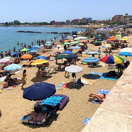 דירות גיארדיני נאקסוס Vacanzenaxos - Casa Frontemare מראה חיצוני תמונה
